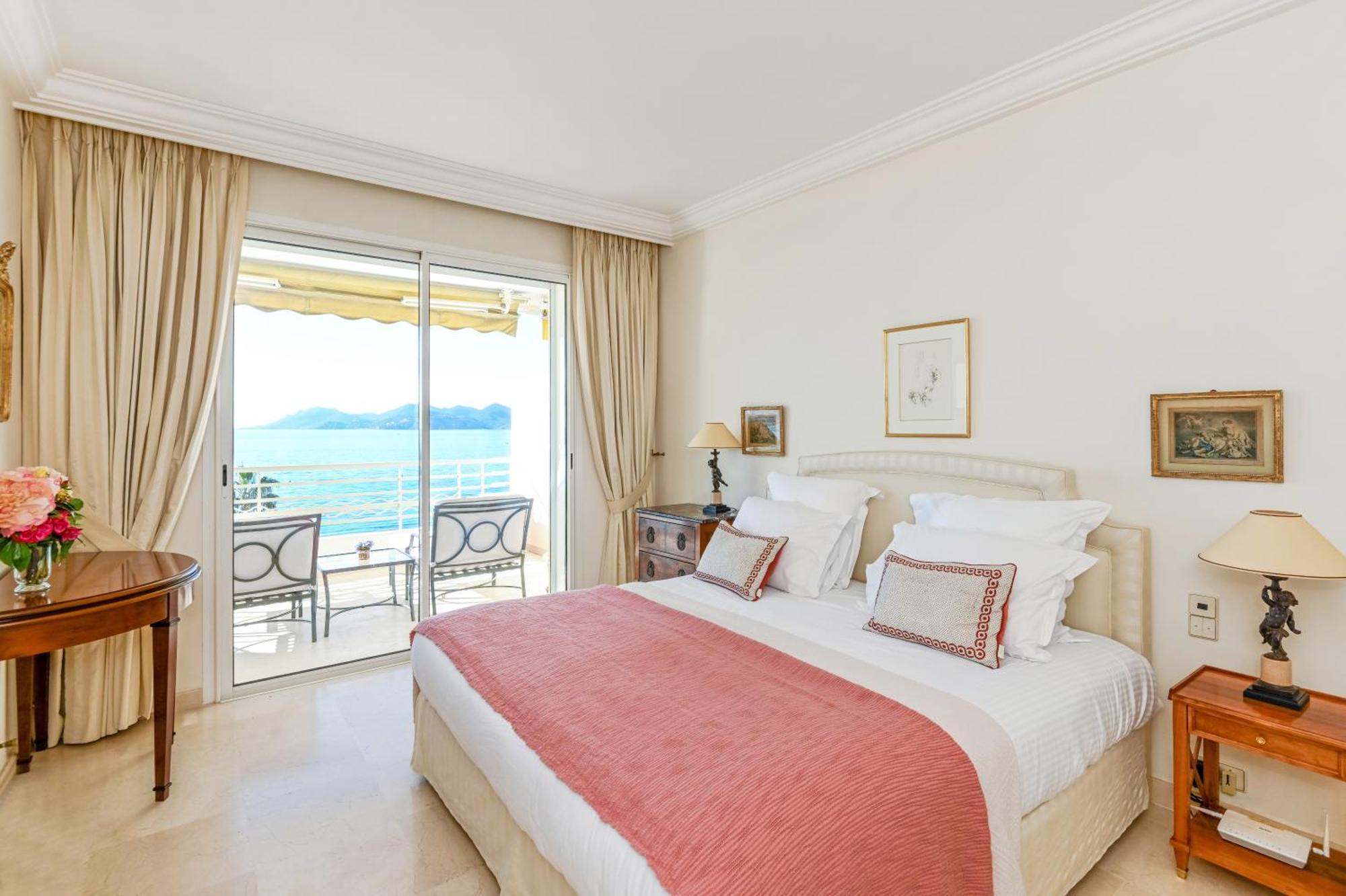 Buckingham & Lloyds - Cannes Exteriör bild
